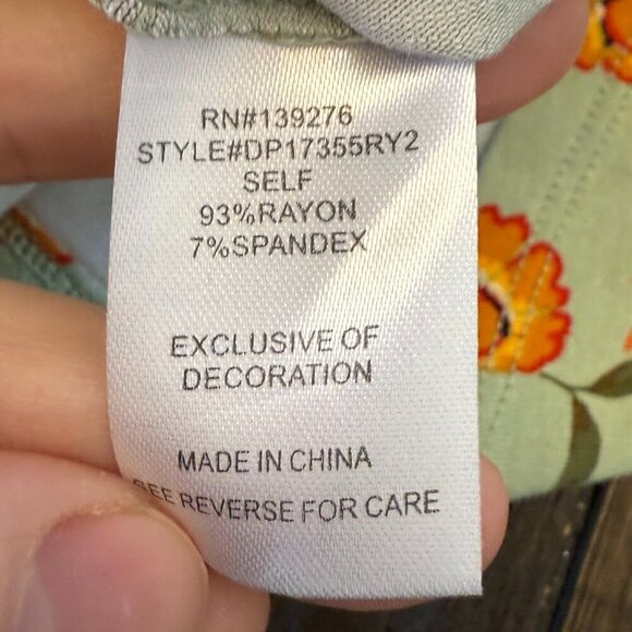 🆑Daniel Rain Green Blouse Orange Floral Size Small Petite - Picture 8 of 9